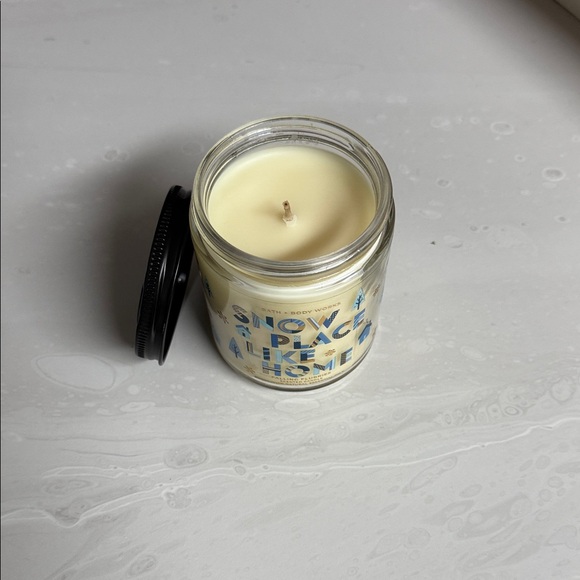 Bath & Body Works Snow Place Like Home Candle - Blue and Gold - Picture 2 of 2